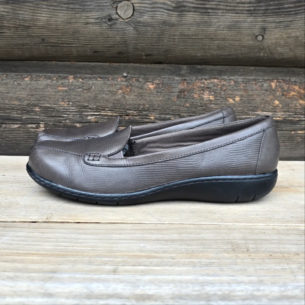 Clarks Bendables Bayou Classic Minimalist Taupe Leather Comfort Loafers 9W